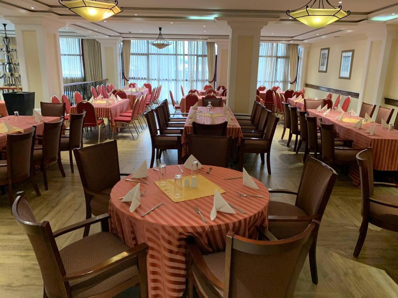 The Hub Hotel Αντίς Αμπέμπα Εξωτερικό φωτογραφία