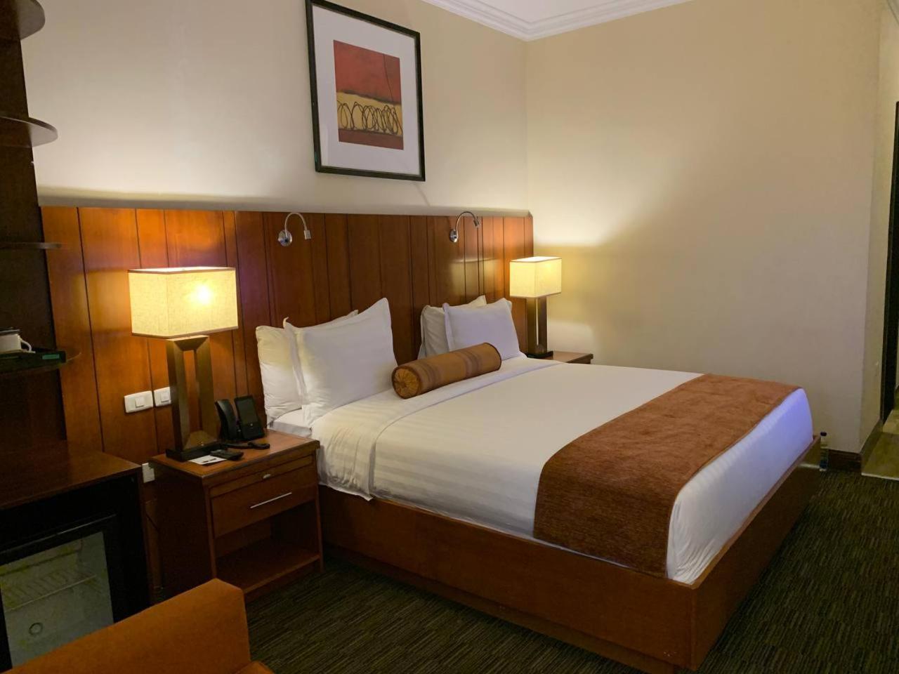 The Hub Hotel Αντίς Αμπέμπα Εξωτερικό φωτογραφία
