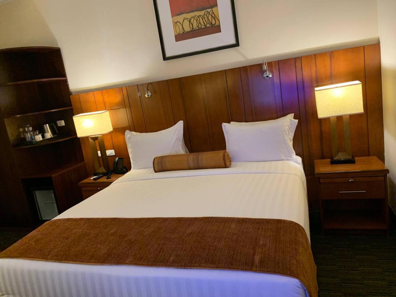 The Hub Hotel Αντίς Αμπέμπα Εξωτερικό φωτογραφία