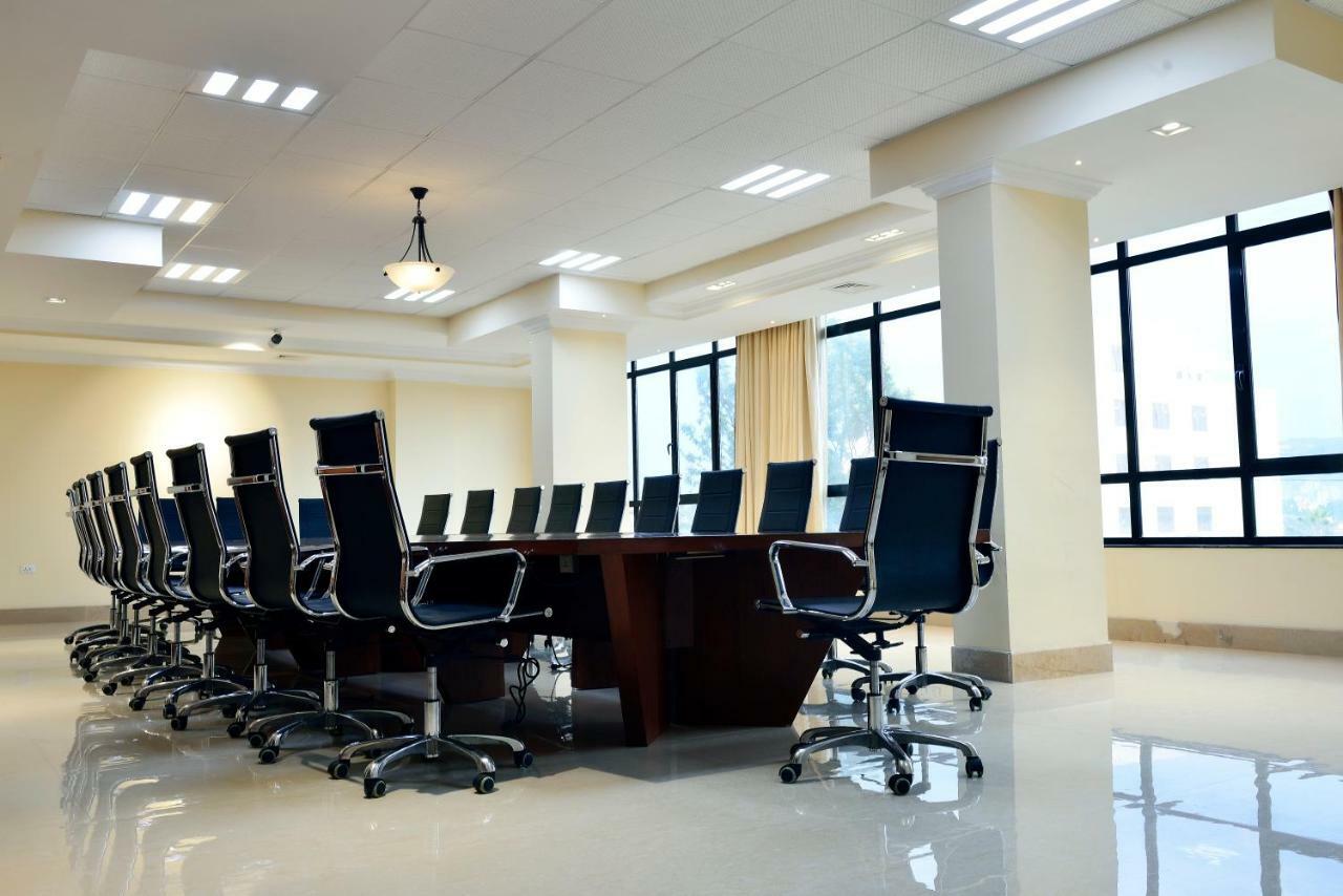The Hub Hotel Αντίς Αμπέμπα Εξωτερικό φωτογραφία